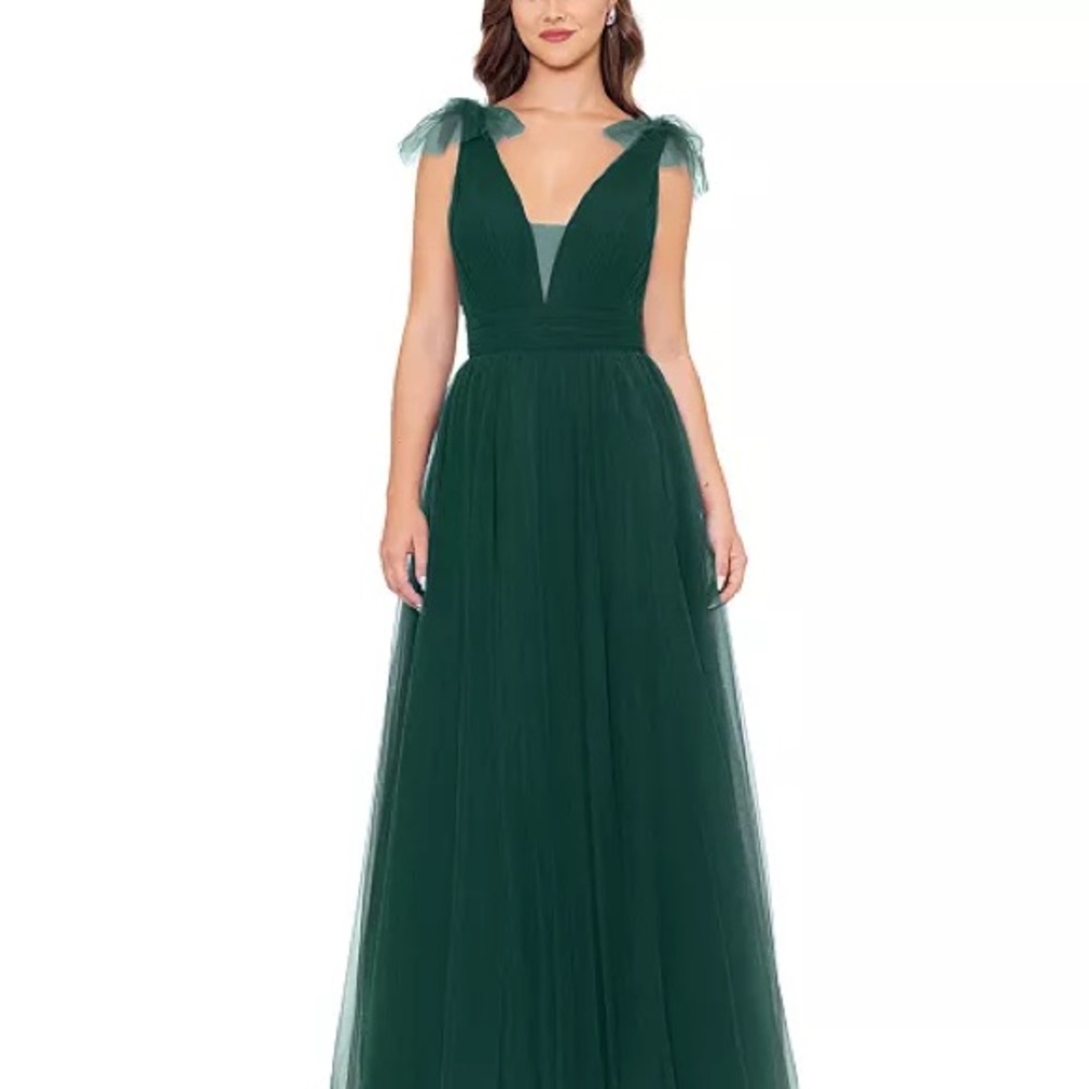 Betsy & Adam's Women's V-Neck Sleeveless‎ Chiffon Gown in hunter emerald green